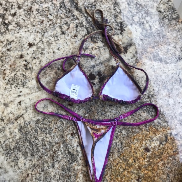 Bikini - Picture 2 of 3